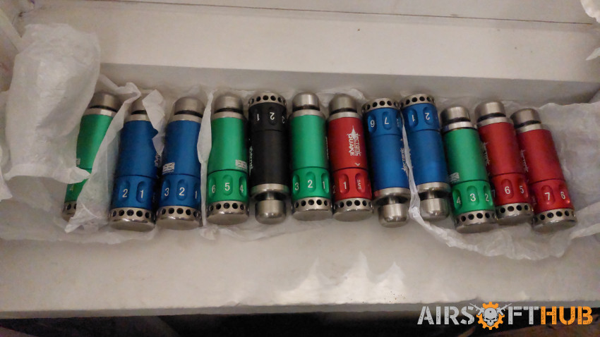 Quake 8 grenades - Used airsoft equipment