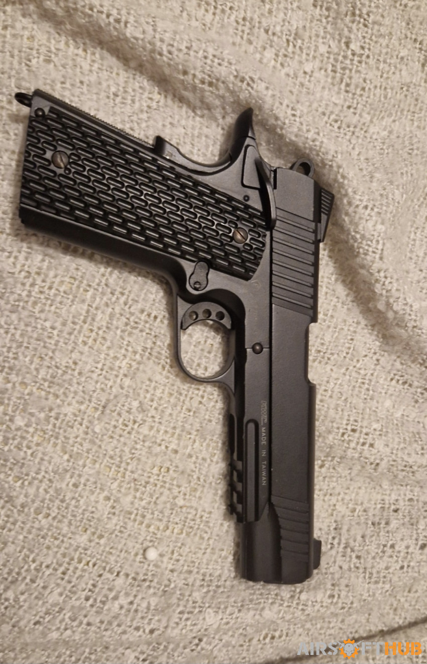 Colt 1911 c02 pistol - Used airsoft equipment