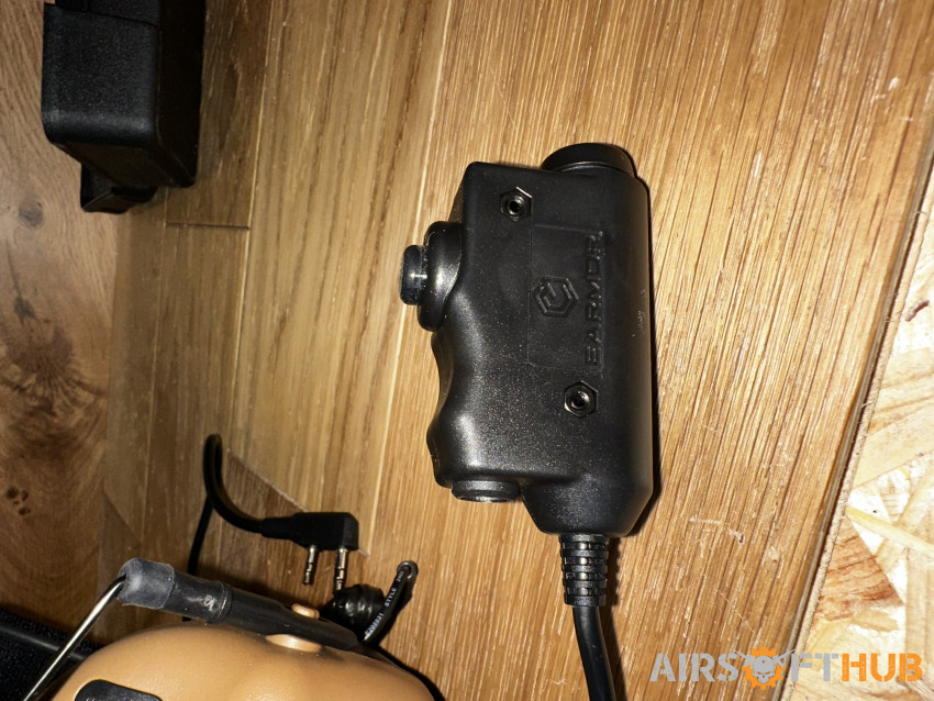 Earmor headset and push talk - Used airsoft equipment