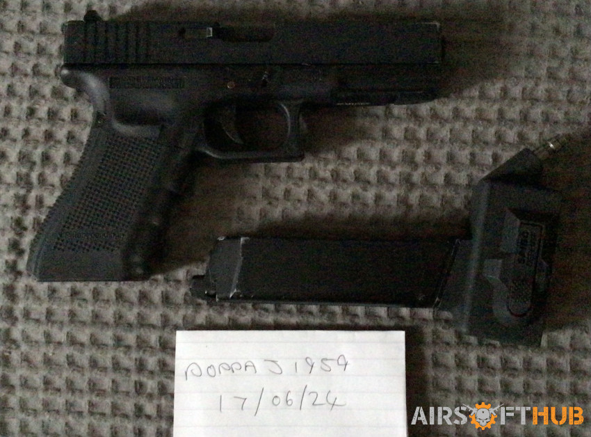 WE Glock 18c + HPA mag - Used airsoft equipment