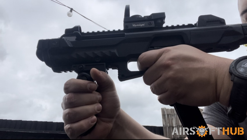 Tokyo Marui Glock 18C and carb - Used airsoft equipment