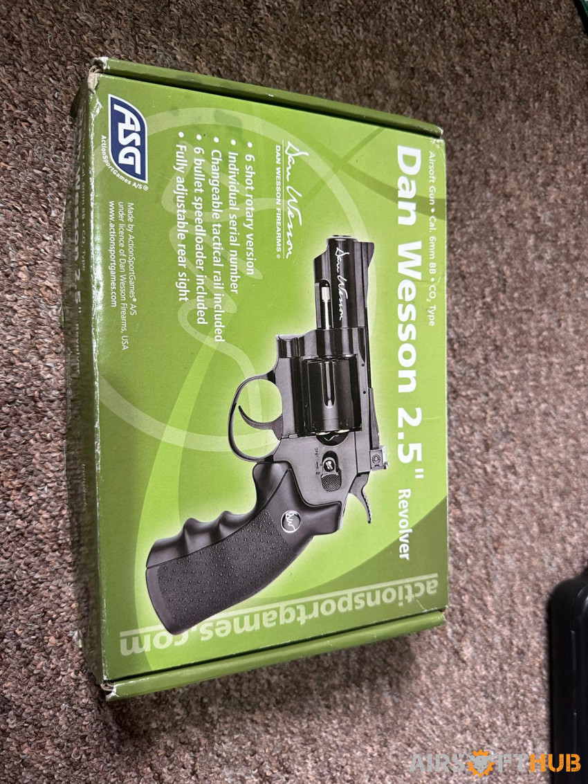 Dan Wesson 2.5 Revolver - Used airsoft equipment