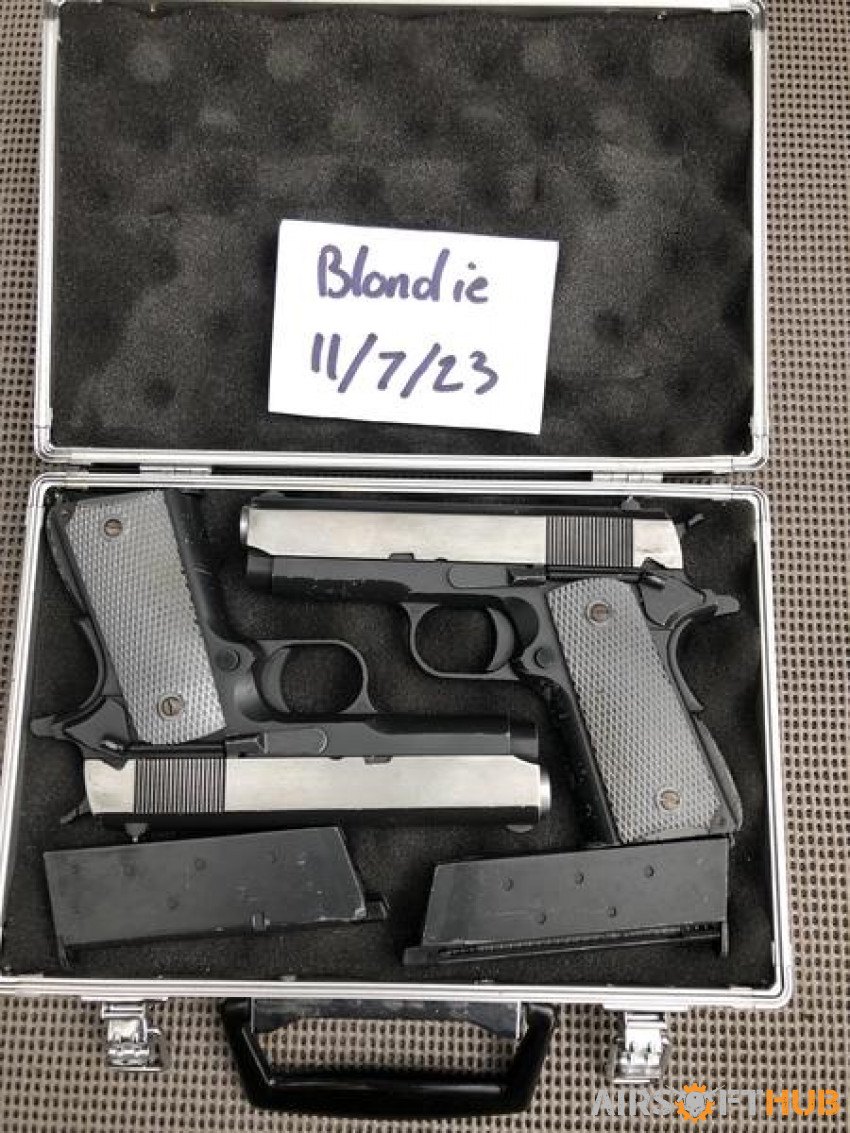 Dual WE 1911 stubby pistols - Used airsoft equipment