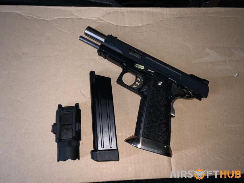 Hi capa W/ torch - Used airsoft equipment