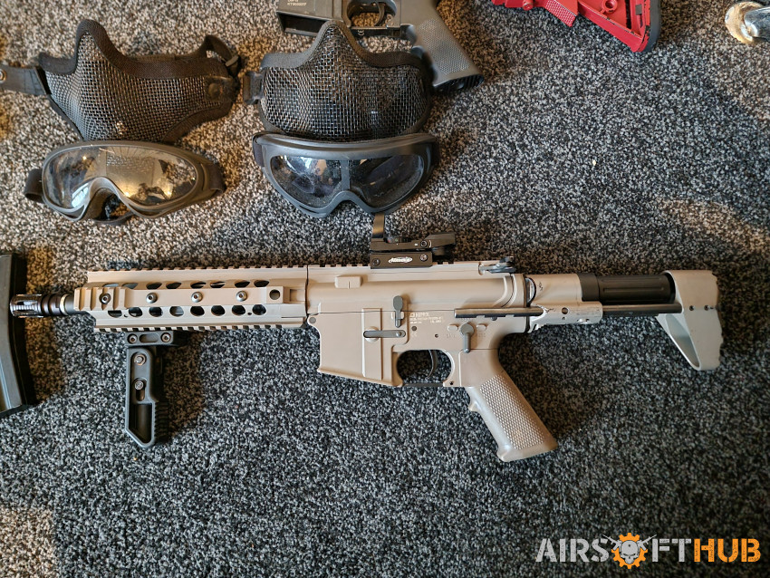 4 x Weapons and many extras - Used airsoft equipment