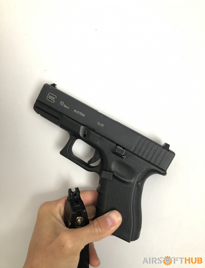 Glock 19 Semi auto - Used airsoft equipment