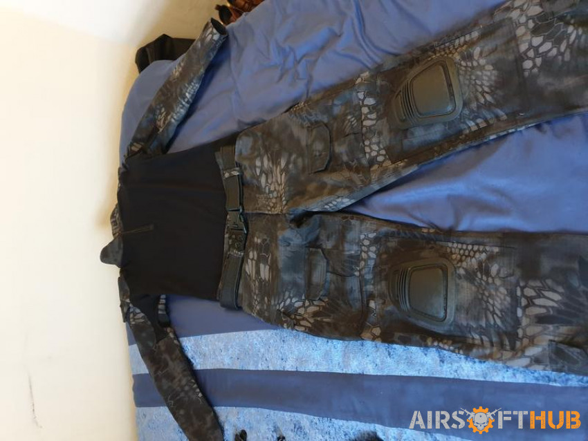 Army Combat trousers and top - Used airsoft equipment