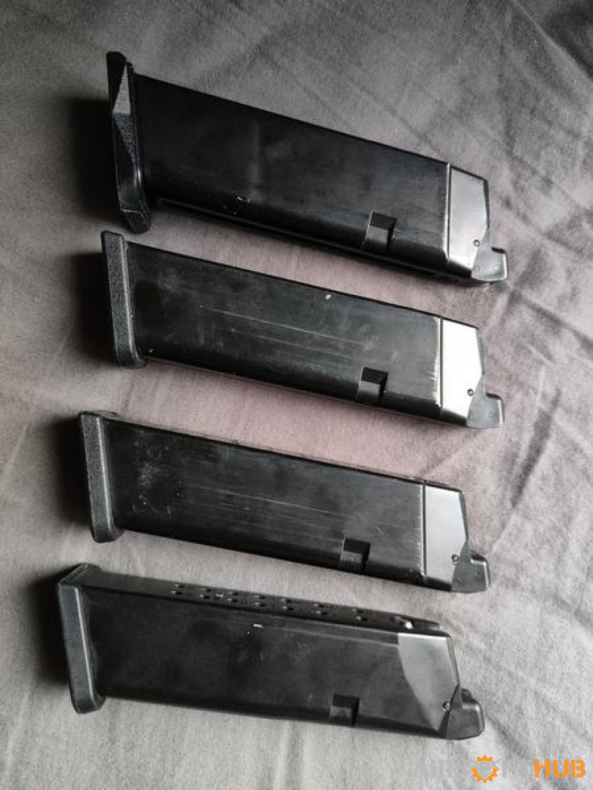 3x WE Glock G17/18 magazines - Used airsoft equipment