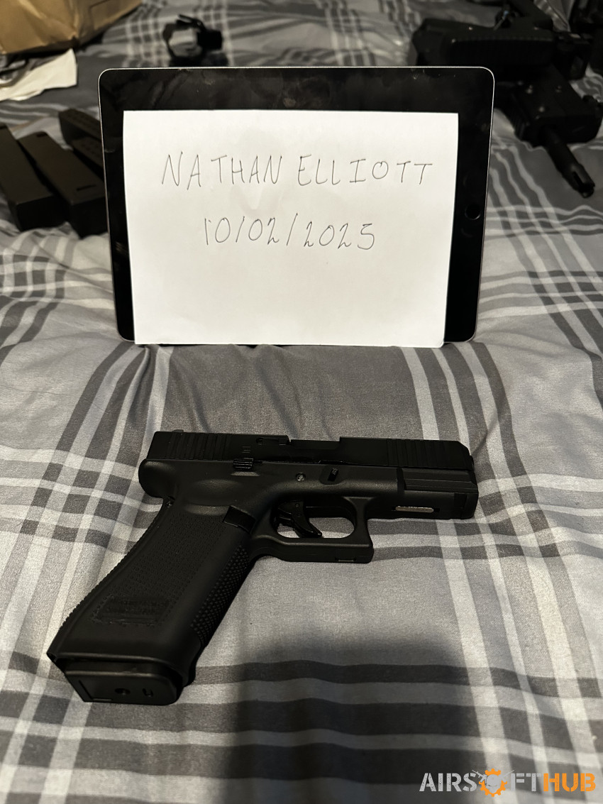 E&C Glock 45 + 1 Mag - Used airsoft equipment