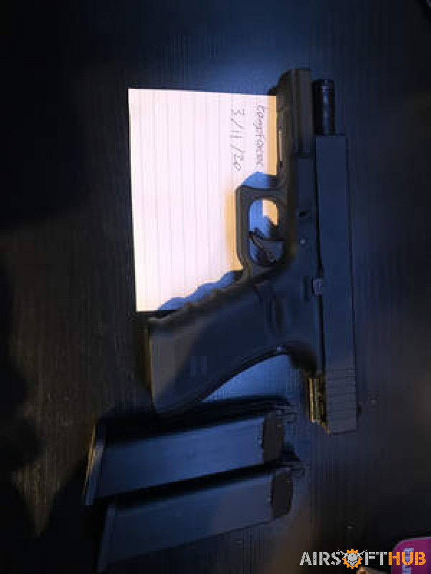 WE Glock 17 4th Gen with extra - Used airsoft equipment