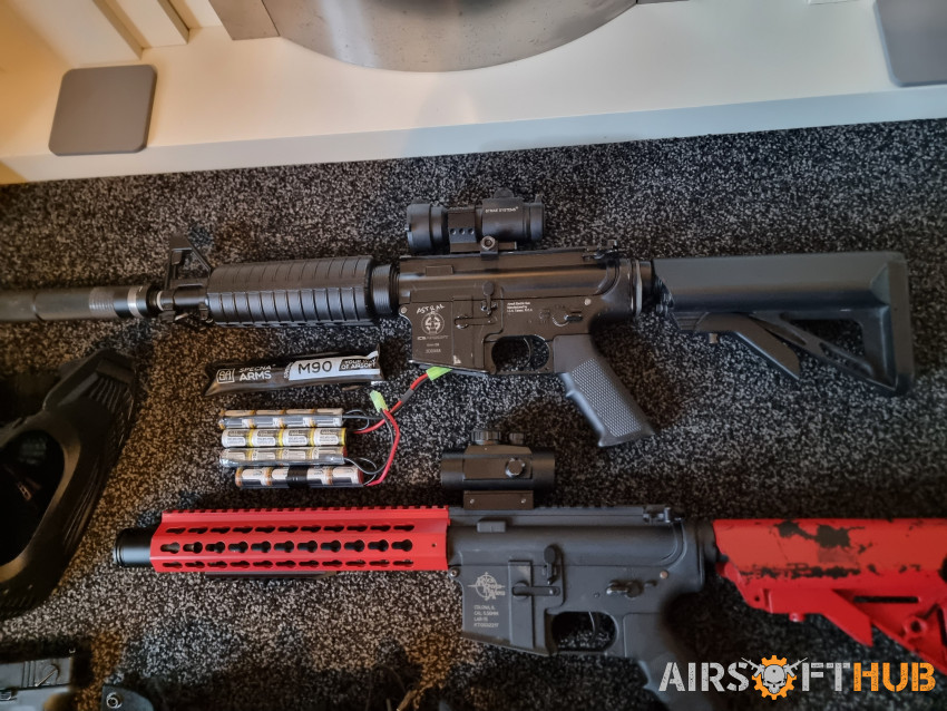 4 x Weapons and many extras - Used airsoft equipment