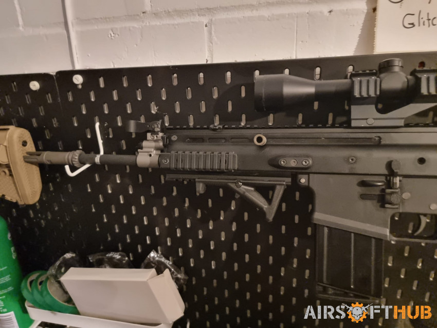 WE Scar H + upgrades + 3 mags - Used airsoft equipment