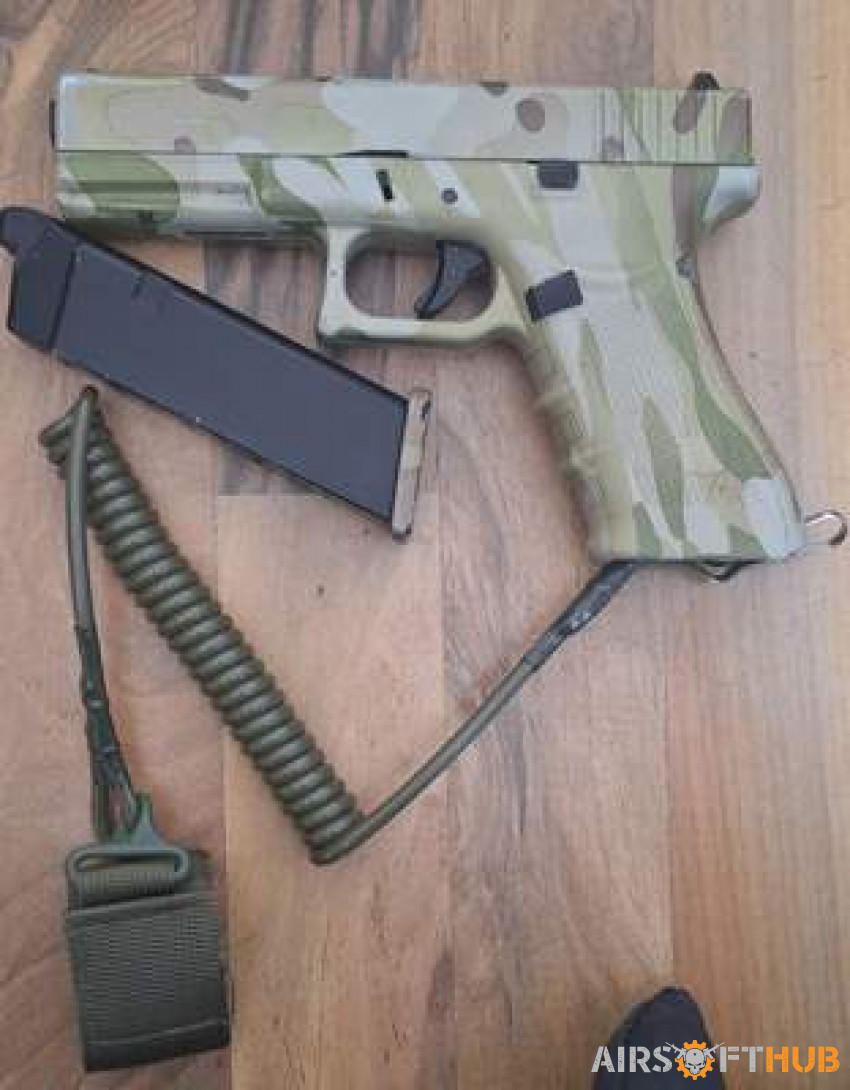 Raven Camo Glock 17 + holster - Used airsoft equipment