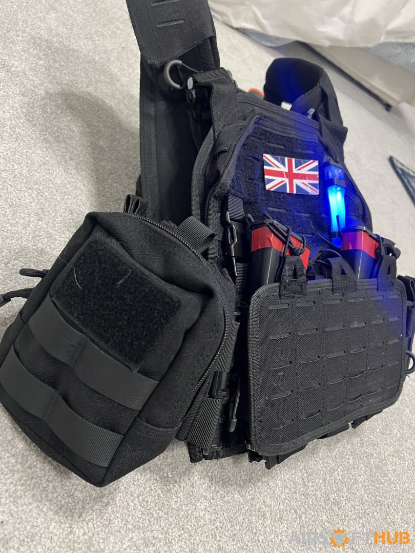 Black Plate Carrier Set up - Used airsoft equipment