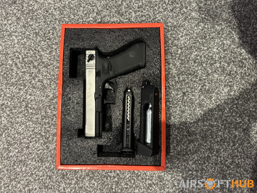 Silver Glock - Used airsoft equipment