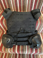 Plate carrier and Elbow pads - Used airsoft equipment