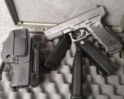 Glock 17 GHK with 3 extra mags - Used airsoft equipment