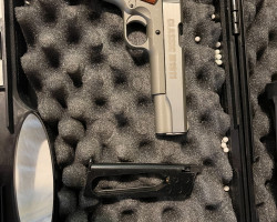 Classic m1911 pistol with c02 - Used airsoft equipment