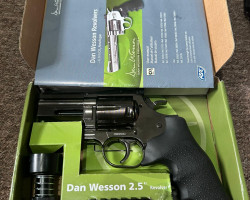 Dan Wesson 2.5 Revolver - Used airsoft equipment